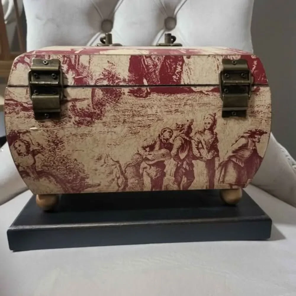 Vintage Decorative Wooden Keepsake Chest / Treasure Box